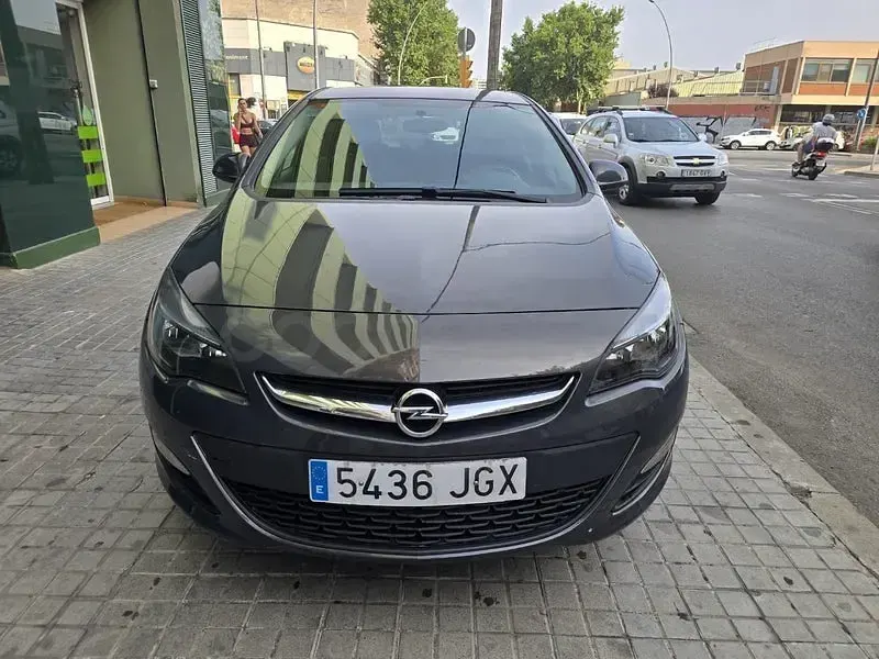 Usado Opel Astra Selective 110 CV (80 kW) 2015 Gris / plata Berlina