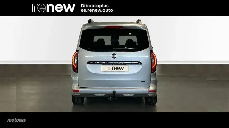 Usado Renault Kangoo Techno 88 kW (120 CV) 2025 Gris / plateado Monovolumen