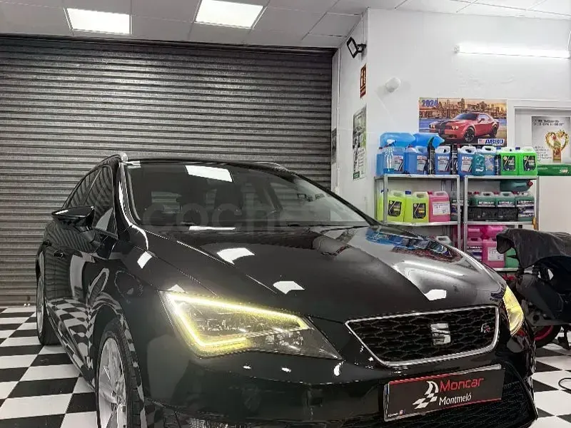 Usado Seat Leon Style 150 CV (110 kW) 2016 Negro Familiar