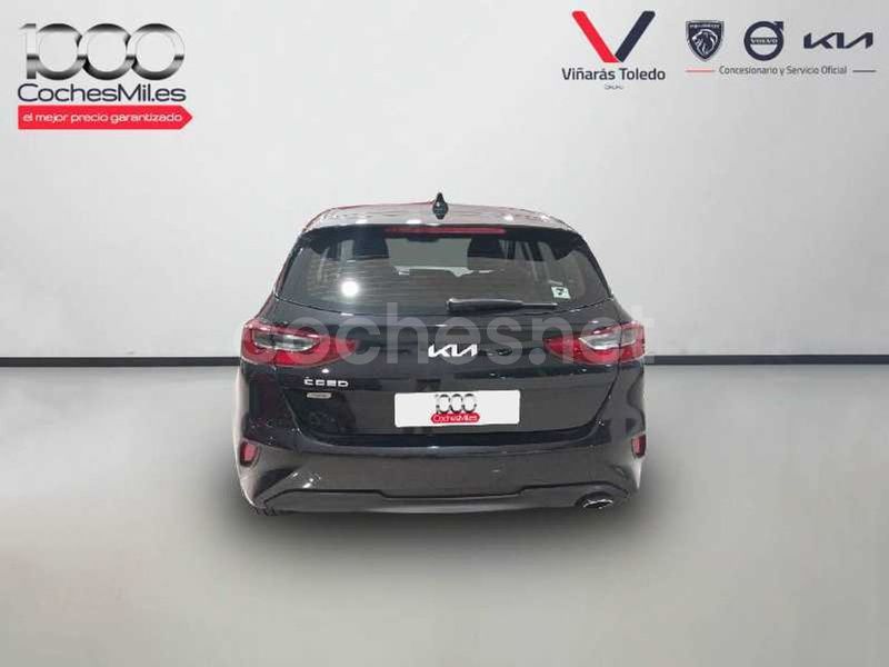 Usado Kia Ceed 140 CV (102 kW) 2024 Negro Utilitario
