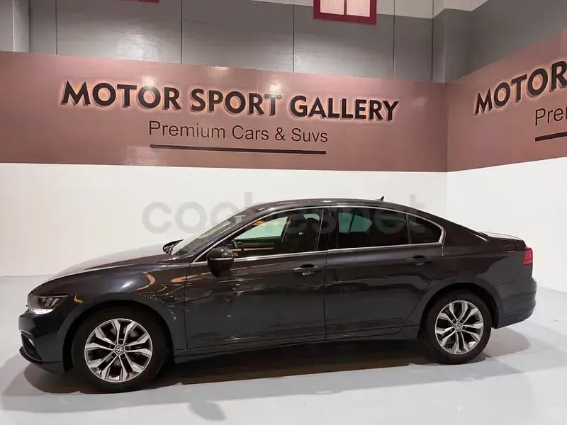 Usado VW Passat Executive 122 CV (89 kW) 2020 Gris / plata Berlina
