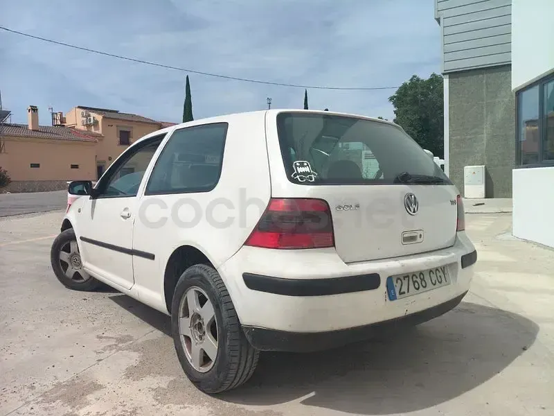 Usado VW Golf IV Advance 110 CV (80 kW) 2002 Blanco Berlina