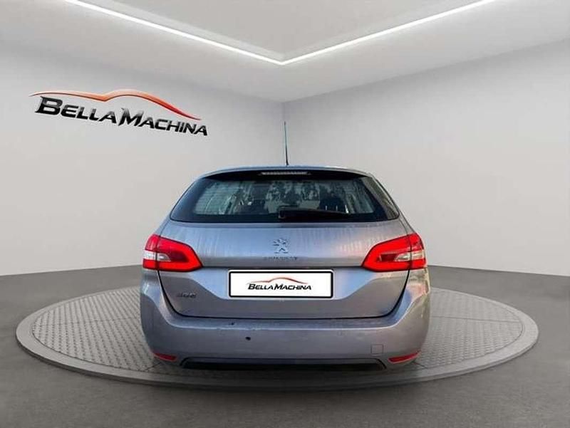 Usado Peugeot 308 Active 131 CV (96 kW) 2021 Gris Utilitario