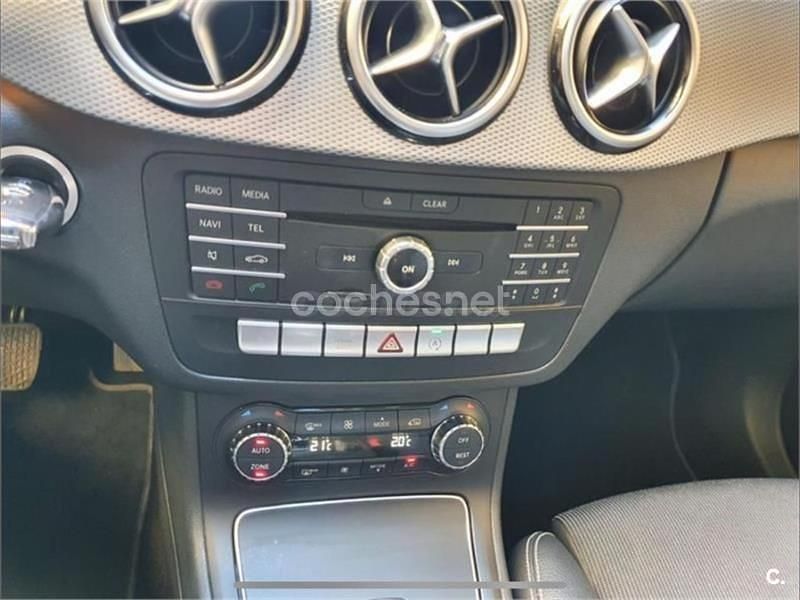 Usado Mercedes B200 AMG line 136 CV (100 kW) 2017 Blanco Monovolumen