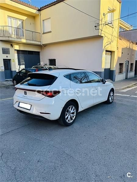 Usado Seat Leon Style 150 CV (110 kW) 2021 Blanco Berlina