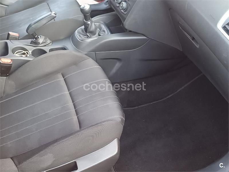 Usado Citroën C4 Live 99 CV (72 kW) 2016 Rojo Berlina