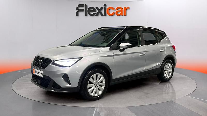 Usado Seat Arona Style 110 CV (80 kW) 2022 Gris SUV