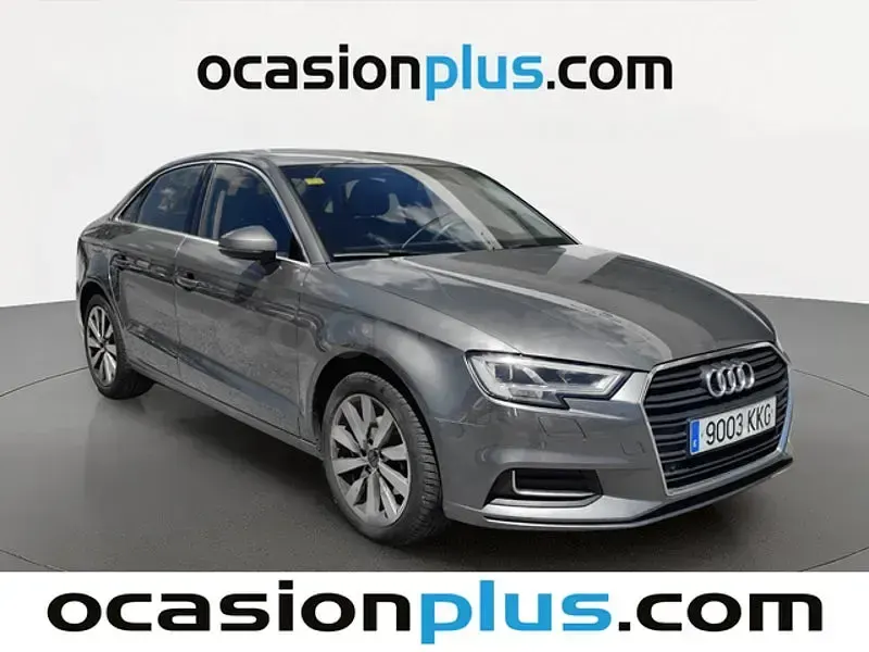 Usado Audi A3 Design 116 CV (85 kW) 2018 Gris Berlina