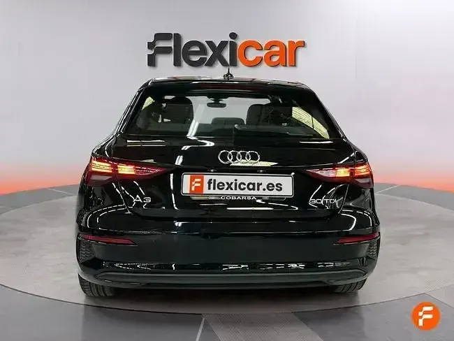 Usado Audi A3 116 CV (85 kW) 2023 Negro Berlina