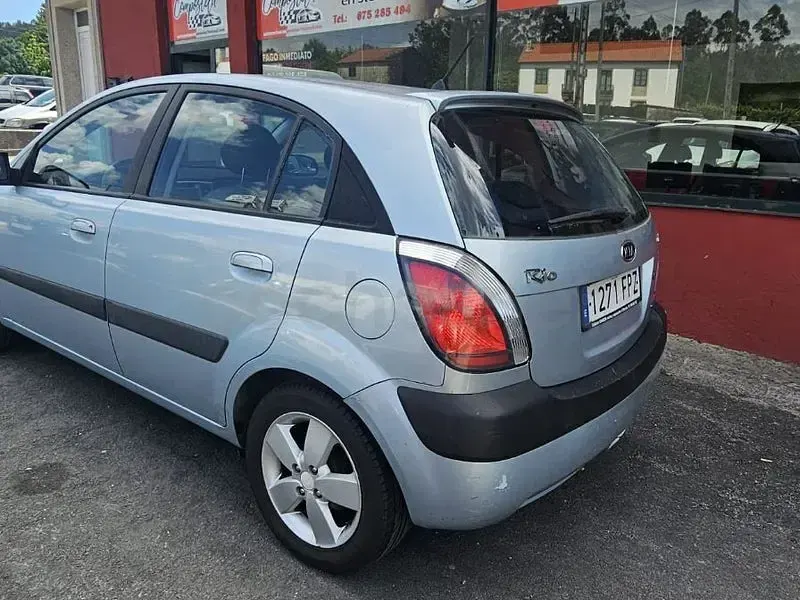 Usado Kia Rio Active 110 CV (80 kW) 2007 Azul Berlina