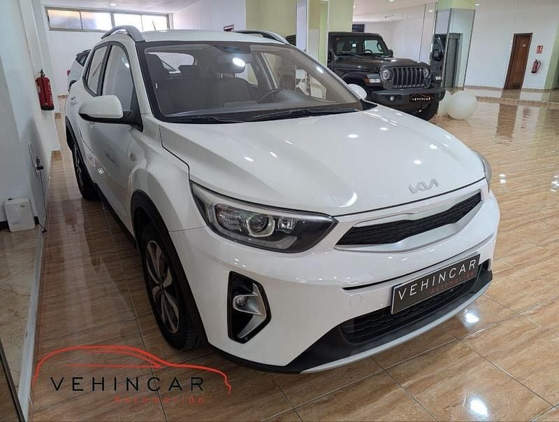 Usado Kia Stonic 100 CV (73 kW) 2022 Blanco SUV