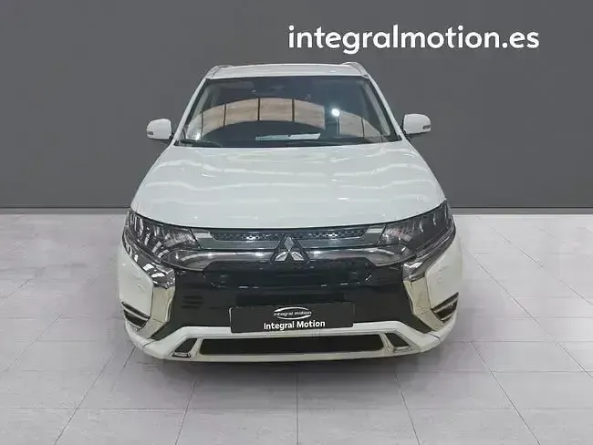 Usado Mitsubishi Outlander P-HEV 224 CV (164 kW) 2021 Blanco SUV