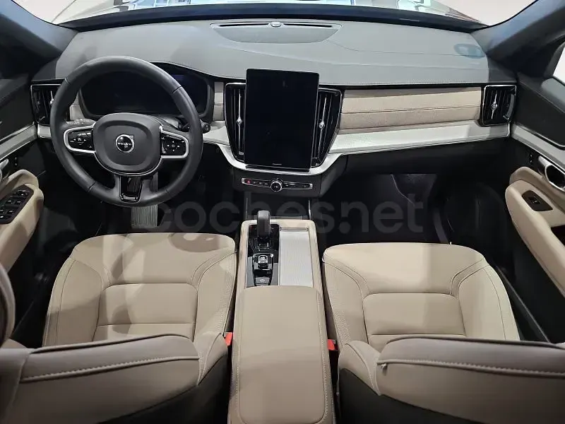 Usado Volvo XC90 Core 455 CV (334 kW) 2025 Granate SUV