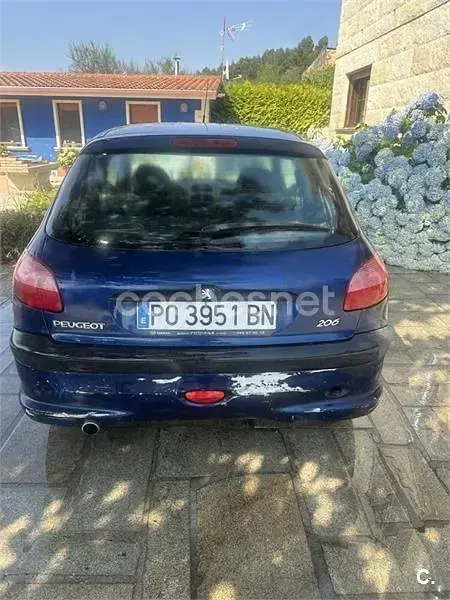Usado Peugeot 206 90 CV (66 kW) 1999 Azul Utilitario