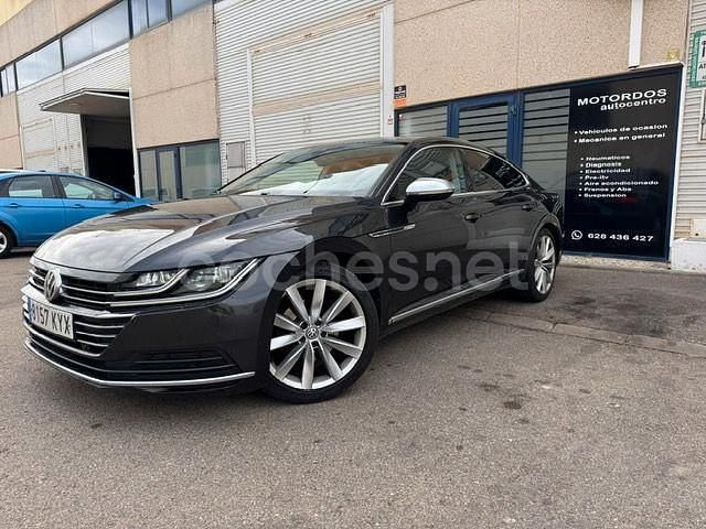 Usado VW Arteon Elegance 190 CV (139 kW) 2019 Gris / plata Berlina
