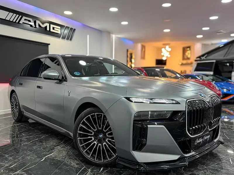 Usado BMW 740 Executive 299 CV (219 kW) 2024 Gris / plata Berlina