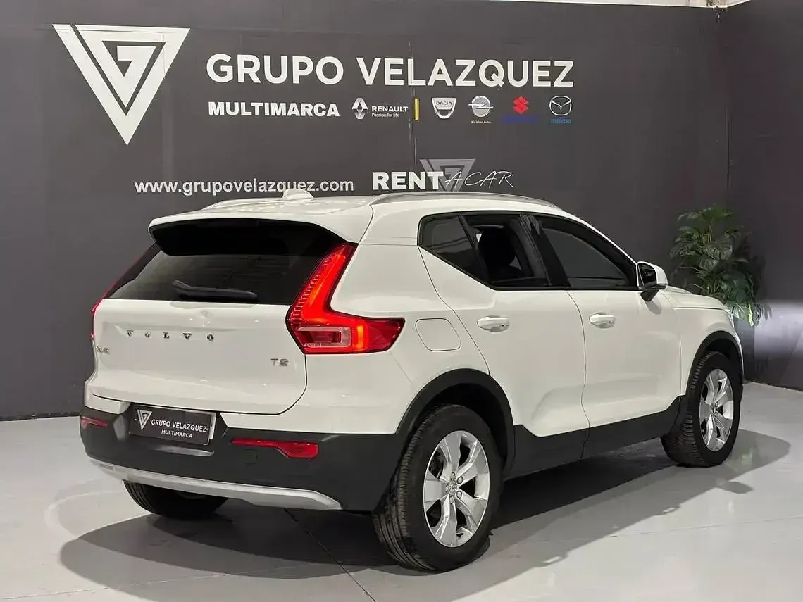 Usado Volvo XC40 Momentum 129 CV (94 kW) 2021 Blanco SUV
