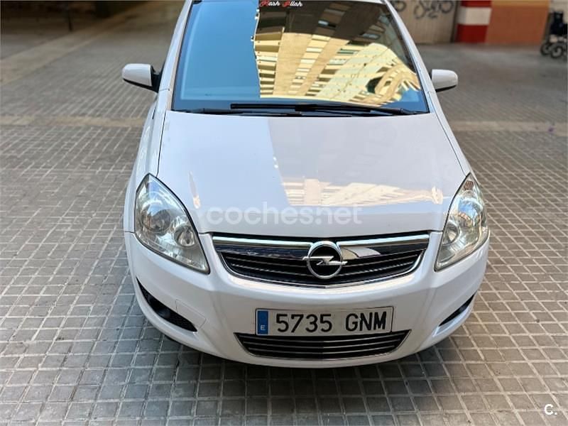 Gris / plata Usado 2009 Opel Zafira Enjoy Monovolumen | 6000 € (Un poco caro) - Imagen 1/4