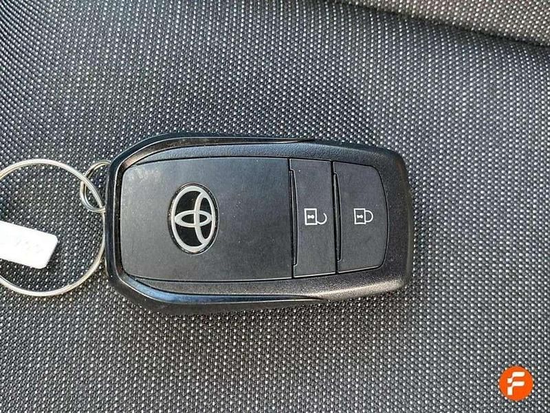 Gris Usado 2024 Toyota Corolla Active Berlina | 22.290 € (Buen precio) - Imagen 1/4