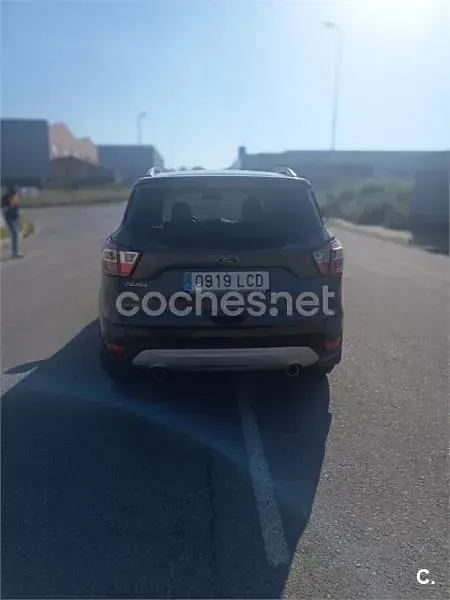 Usado Ford Kuga Trend 120 CV (88 kW) 2019 Gris / plata SUV