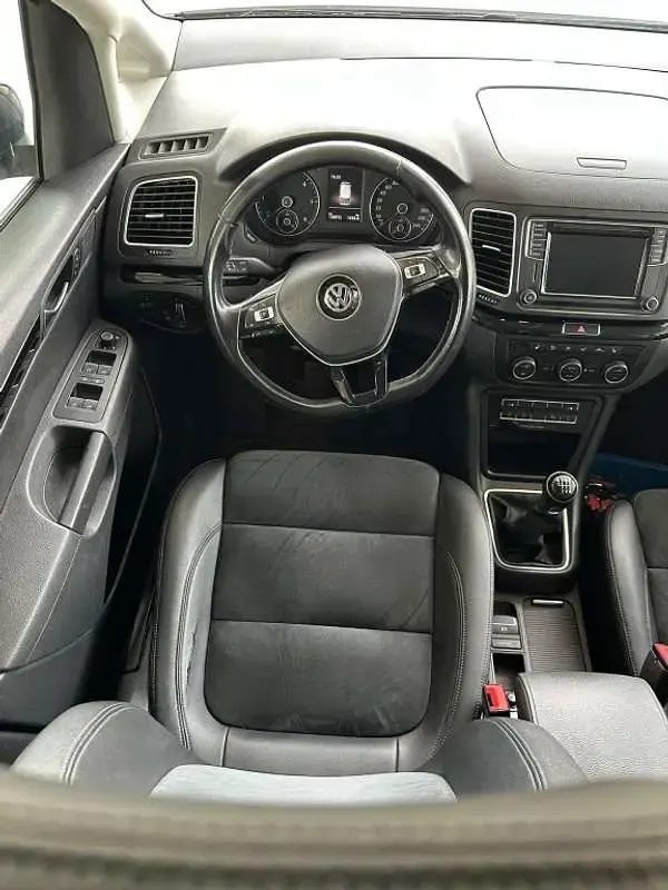 Usado VW Sharan Sportline 184 CV (135 kW) 2017 Azul Monovolumen