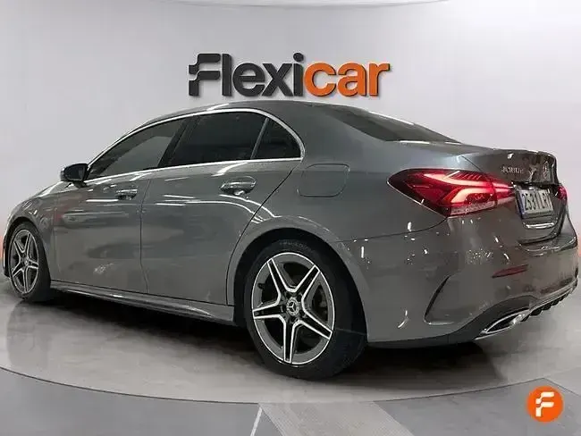 Usado Mercedes A180 116 CV (85 kW) 2019 Gris Berlina