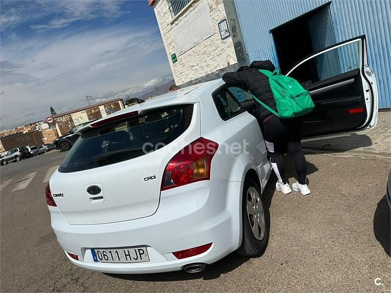 Usado Kia Ceed 90 CV (66 kW) 2012 Blanco Utilitario