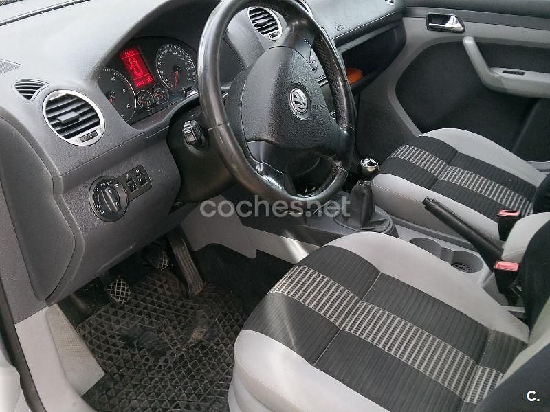 Usado VW Caddy Life 75 CV (55 kW) 2010 Gris / plata Monovolumen