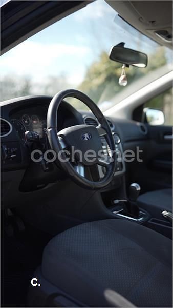 Usado Ford Focus Trend 100 CV (73 kW) 2005 Azul Berlina