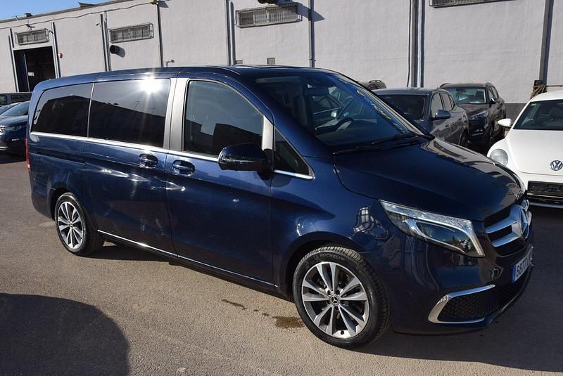 Usado Mercedes V250 Avantgarde 190 CV (139 kW) 2022 Azul Monovolumen
