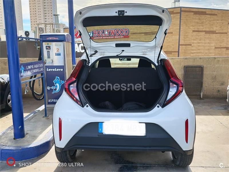 Usado Toyota Aygo X Play 72 CV (52 kW) 2022 Blanco SUV