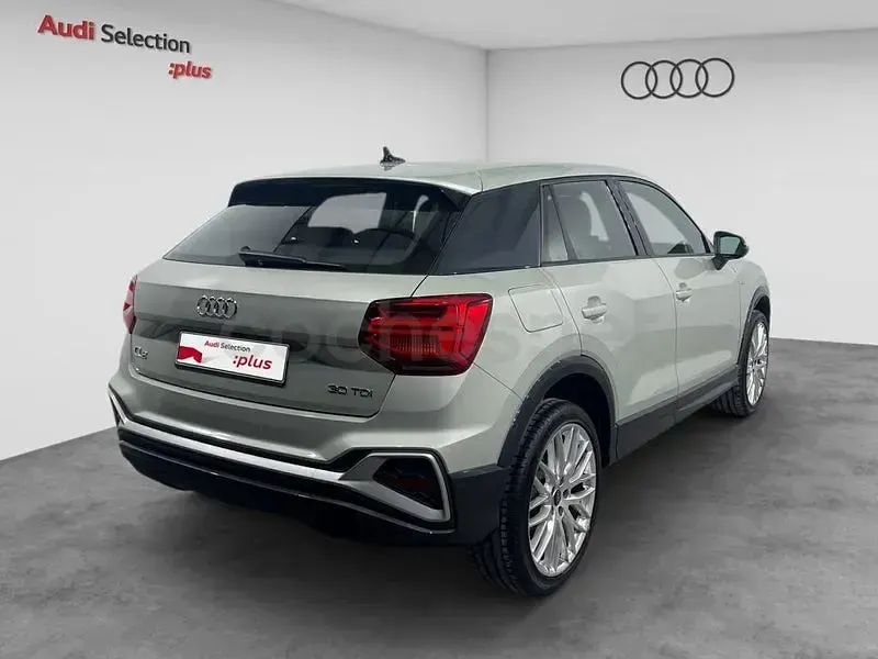 Usado Audi Q2 S-Line 150 CV (110 kW) 2025 Gris / plata SUV