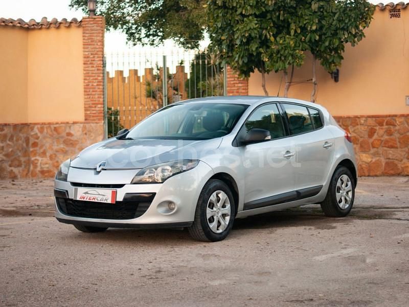 Usado Renault Mégane Business 110 CV (80 kW) 2014 Gris / plata Berlina