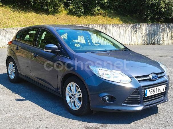Gris / plata Usado 2012 Ford Focus Trend Berlina | 5900 € (Buen precio) - Imagen 1/4