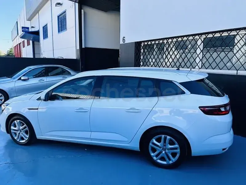 Usado Renault Mégane GrandTour Business 115 CV (84 kW) 2020 Blanco Familiar