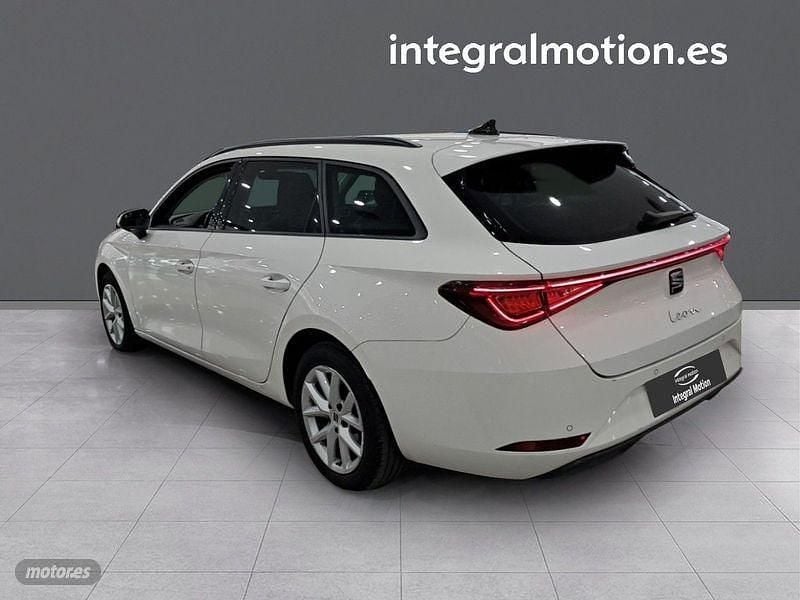 Usado Seat Leon Style 115 CV (84 kW) 2021 Blanco Familiar