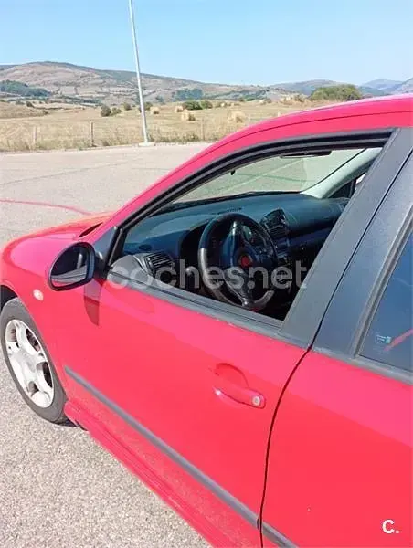 Usado Seat Leon Stella 110 CV (80 kW) 2004 Rojo Utilitario