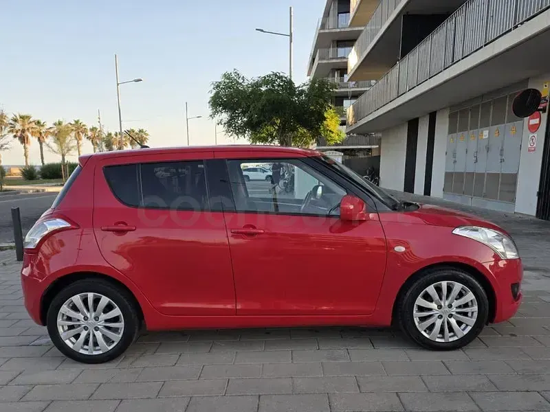 Usado Suzuki Swift GL 92 CV (67 kW) 2010 Rojo Utilitario