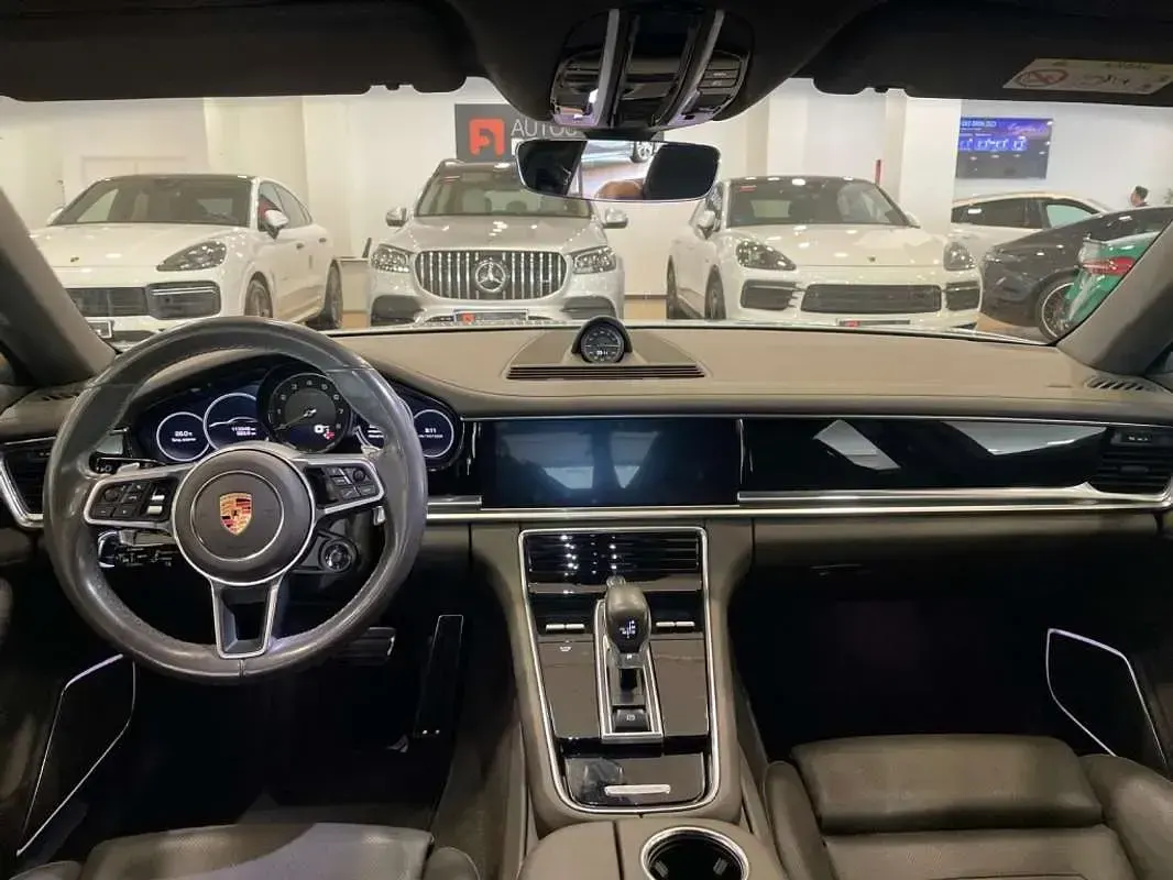 Usado Porsche Panamera 4 462 CV (339 kW) 2018 Gris Utilitario