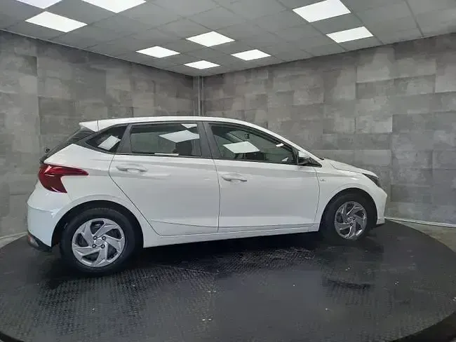 Usado Hyundai i20 101 CV (74 kW) 2021 Blanco Utilitario