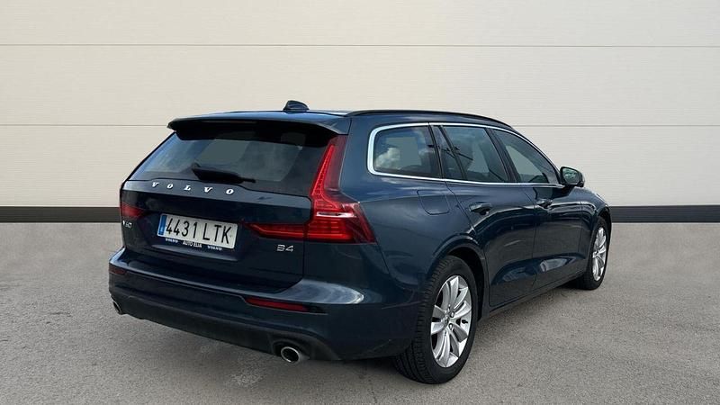 Usado Volvo V60 Momentum 197 CV (144 kW) 2021 Azul Familiar