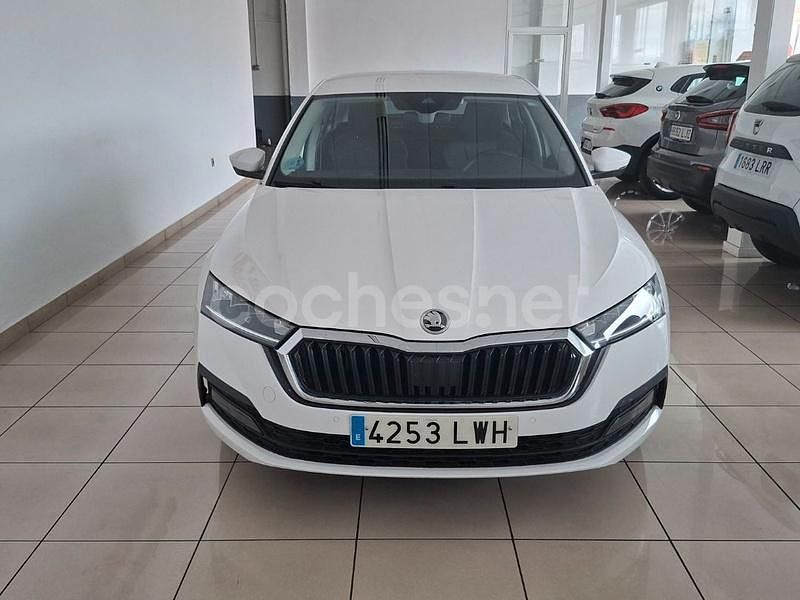 Usado Skoda Octavia Ambition 150 CV (110 kW) 2022 Blanco Berlina