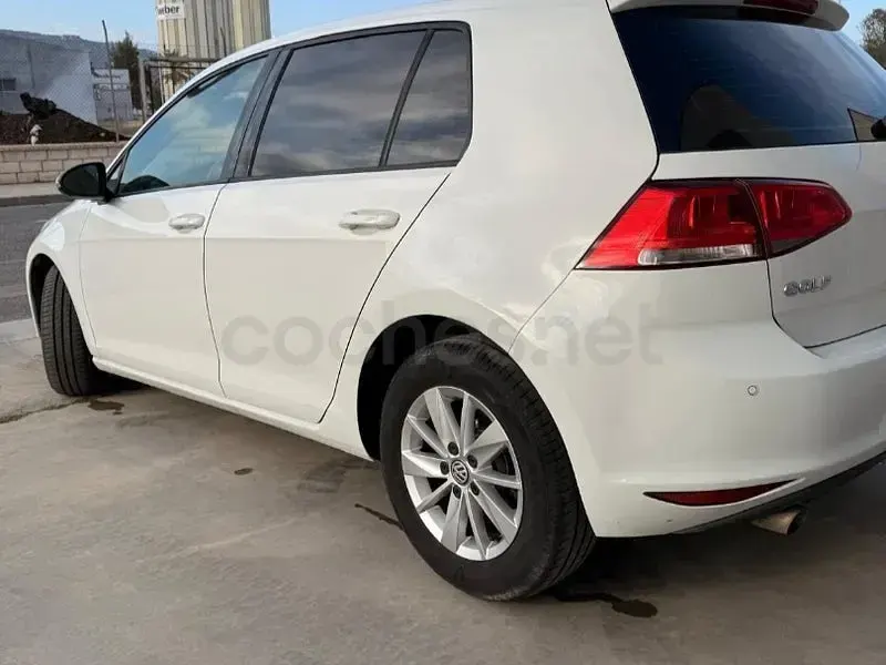Usado VW Golf VII Advance 105 CV (77 kW) 2013 Blanco Berlina
