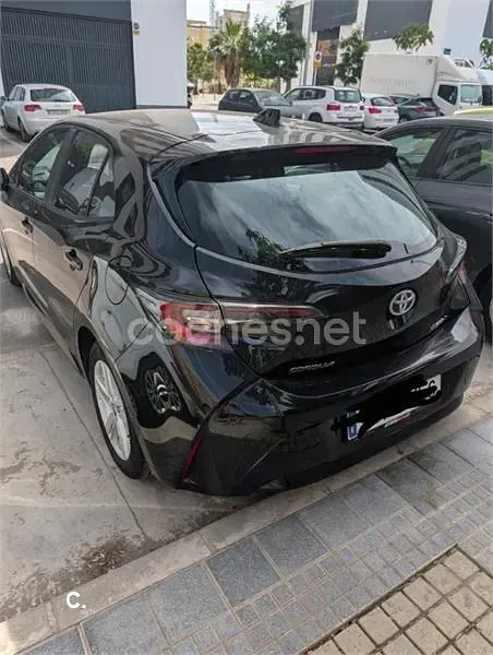 Usado Toyota Corolla Active 122 CV (89 kW) 2022 Negro Berlina