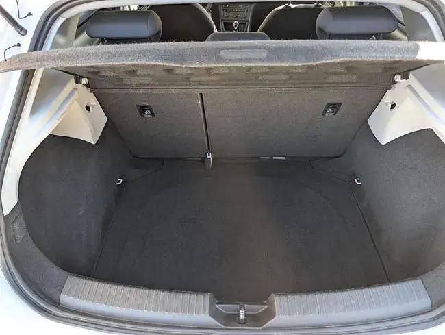 Begagnad Seat Leon Style 116 HK (85 kW) 2018 Vit Sedan