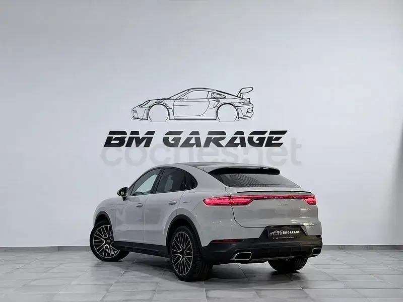 Usado Porsche Cayenne 470 CV (345 kW) 2023 Gris / plata SUV