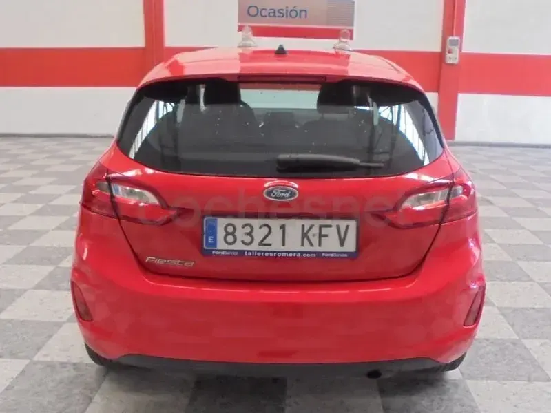 Usado Ford Fiesta Trend 85 CV (62 kW) 2017 Rojo Utilitario