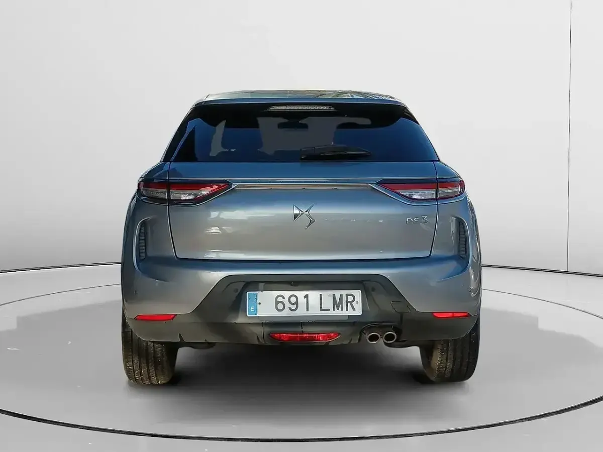 Usado DS Automobiles DS3 So Chic 131 CV (96 kW) 2021 Gris Utilitario