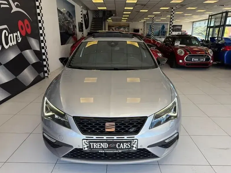Usado Seat Leon 4Drive 300 CV (220 kW) 2020 Gris / plata Familiar