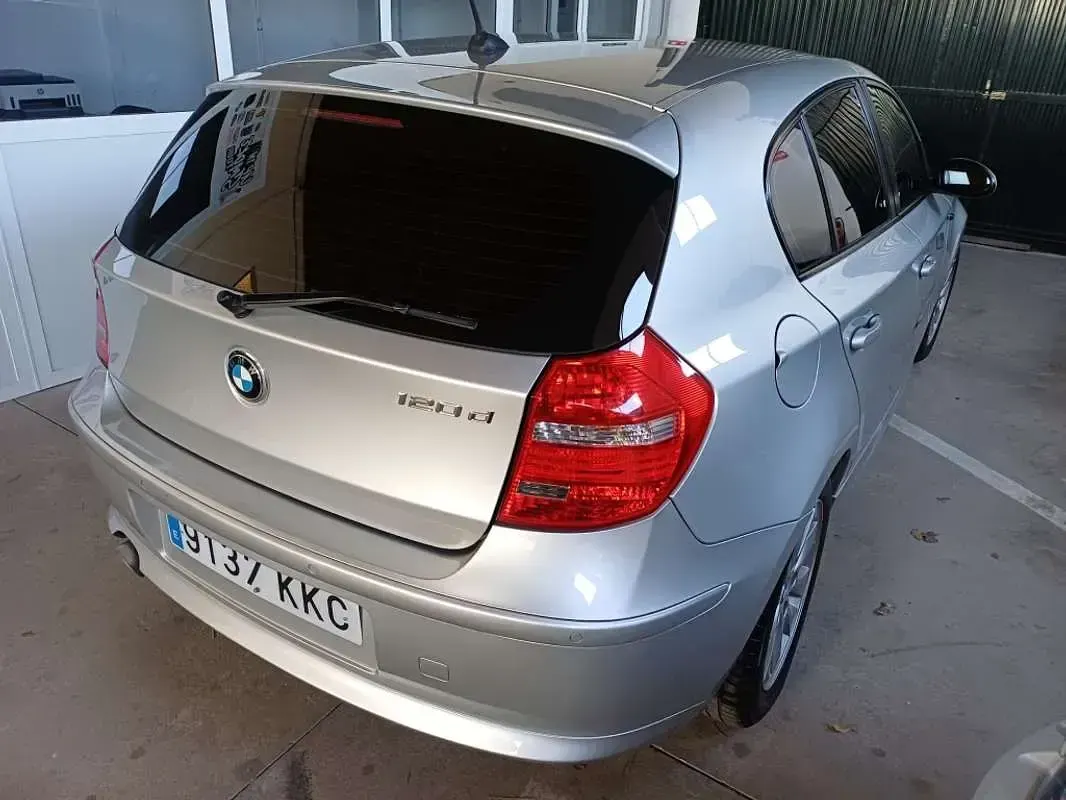 Usado BMW 120 177 CV (130 kW) 2009 Gris Utilitario